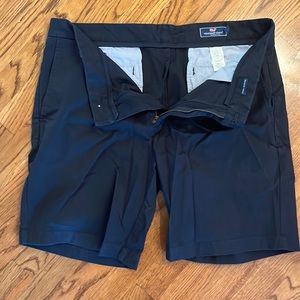 Vineyard vines Mens breaker shorts size 36 worn once navy color